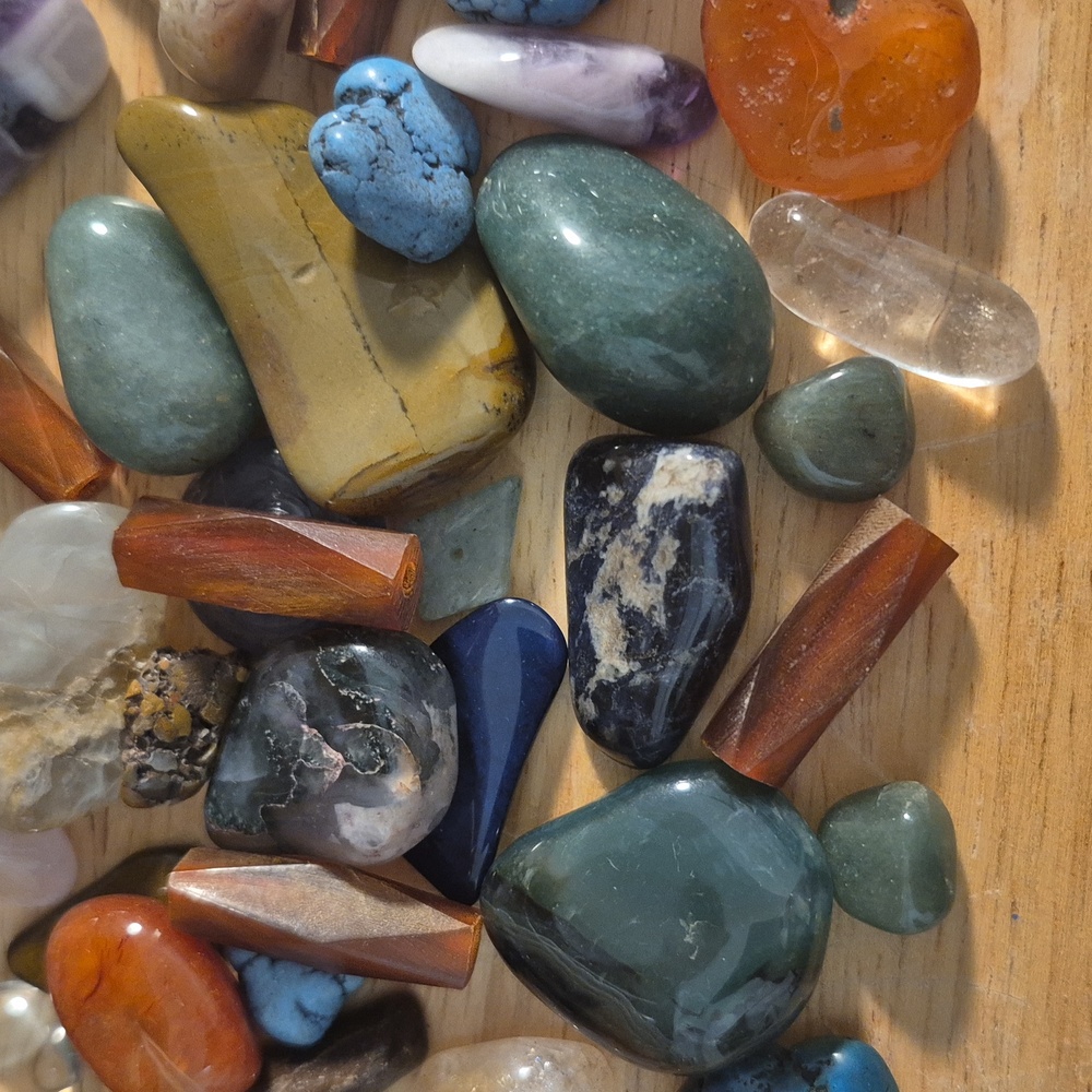 Lot Of Rocks - Picture 3 of 8
